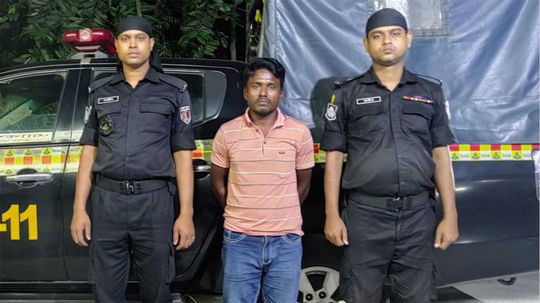 বাসচাপায় নানা-নাতনি নিহতের ঘটনায় চালক গ্রেফতার