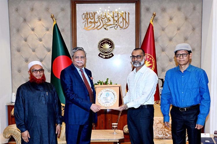 রাষ্ট্রপতির সাথে খুলনা ও শাহজালাল বিজ্ঞান ও প্রযুক্তি বিশ্ববিদ্যালয়ের উপাচার্যের সৌজন্য সাক্ষাৎ
