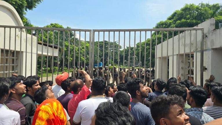 কাশিমপুর কারাগারে তীব্র উত্তেজনা, নিয়ন্ত্রণে সেনাবাহিনীর অবস্থান