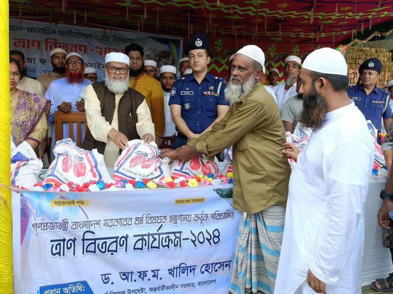 বন্যায় ঘরবন্দী মানুষের ঘরে খাবার পৌঁছে দেয়া হচ্ছে - ধর্ম উপদেষ্টা