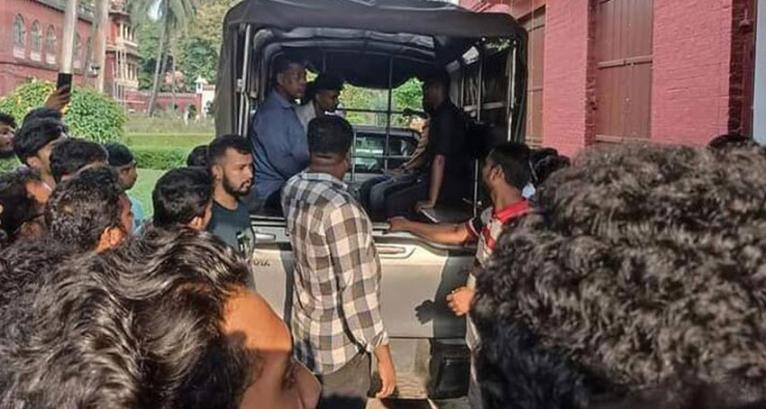 ঢাবিতে যুবককে পিটিয়ে হত্যা, ছাত্রলীগ নেতাসহ আটক ৩