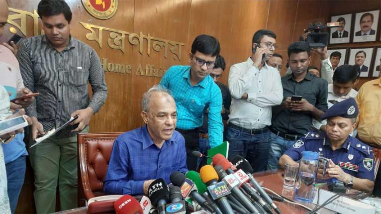 রাজনৈতিক নয়, শৃঙ্খলাভঙ্গের দায়েই প্রশিক্ষণরত ২৫২ এসআইকে অব্যাহতি: স্বরাষ্ট্র উপদেষ্টা