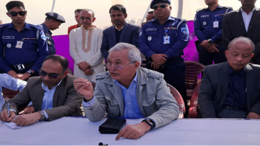 বান্দরবানের লামায় অগ্নিসংযোগে ক্ষতিগ্রস্থদের পাশে দাঁড়িয়েছেন পার্বত্য উপদেষ্টা