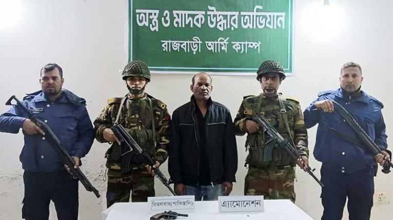 রাজবাড়ীতে বিদেশি রিভলভারসহ একজন আটক
