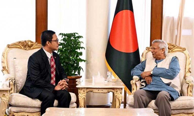 বাংলাদেশি শ্রমিকদের জন্য মালয়েশিয়ার মাল্টিপল-এন্ট্রি ভিসা প্রদানের আহ্বান প্রধান উপদেষ্টার