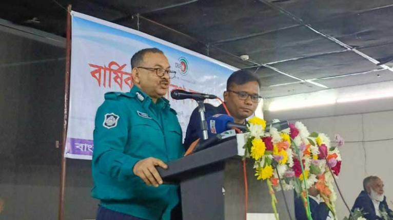 ‘মোবাইল-মানিব্যাগ’ নিজ দায়িত্বে রেখে পুলিশকে সহযোগিতার অনুরোধ