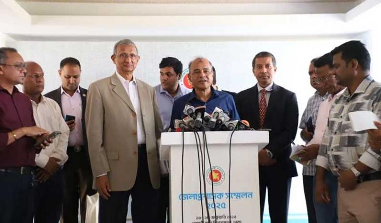 দুর্নীতি বন্ধে ডিসিদের নির্দেশনা দেয়া হয়েছে : স্বরাষ্ট্র উপদেষ্টা