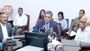 শিক্ষার্থীরা যাতে দেশের ভেতরেই ভবিষ্যত দেখতে পায়: সি আর আবরার