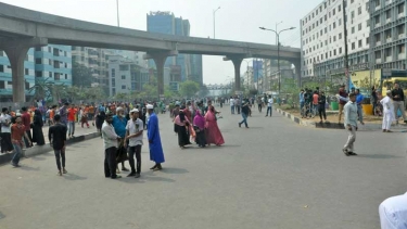 ৭ ঘণ্টা পর বনানীর সড়ক ছাড়লেন পোশাক শ্রমিকরা