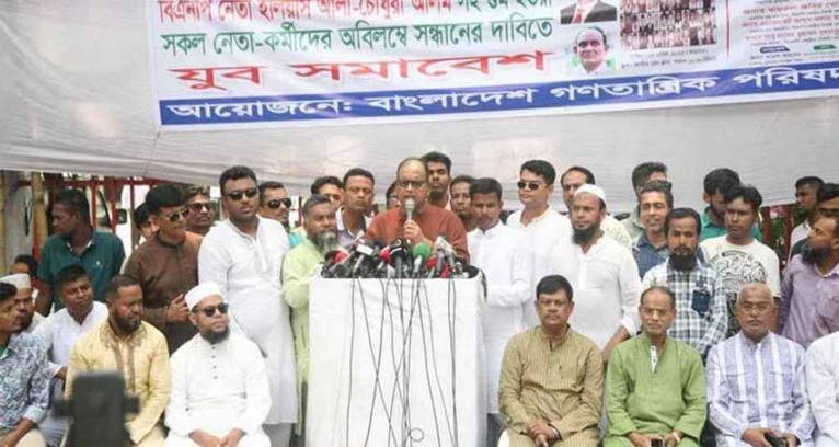 গত ১৫ বছর যারা গণতন্ত্র ধ্বংস করেছে তাদের রক্ষা করা হচ্ছে: দুদু