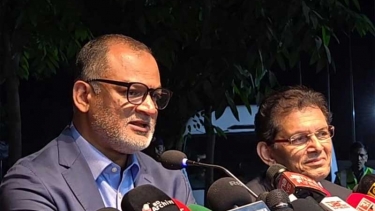 শুল্ক ইস্যুতে যুক্তরাষ্ট্রের সঙ্গে সরাসরি যোগাযোগ করবেন প্রধান উপদেষ্টা