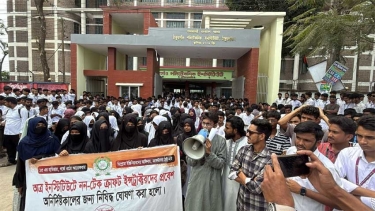 ছয় দাবিতে ঠাকুরগাঁও পলিটেকনিক শিক্ষার্থীদের সড়ক অবরোধ