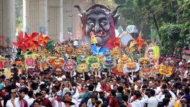 গানে-শোভাযাত্রায় দেশ জুড়ে উদযাপিত হলো পহেলা বৈশাখ