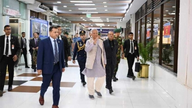 ব্যাংককে পৌছেছেন প্রধান উপদেষ্টা
