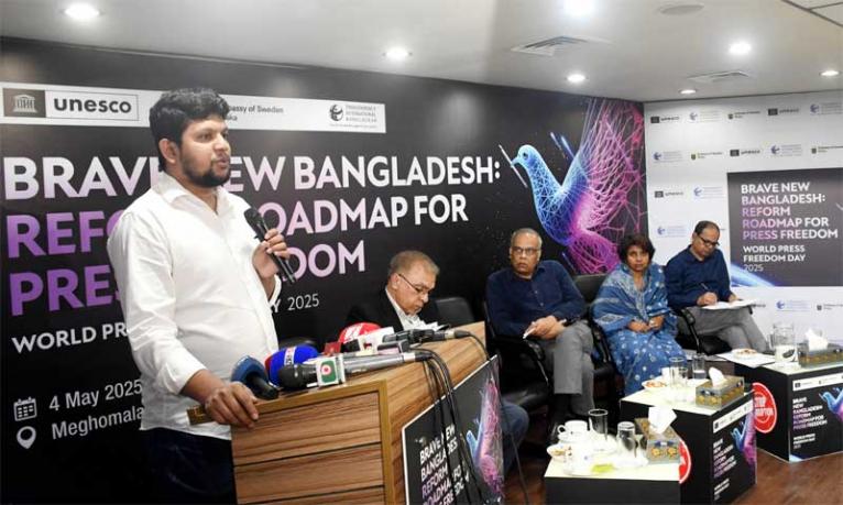 সংবাদমাধ্যম যত বেশি প্রশ্ন করবে রাষ্ট্রের দায়িত্বশীলরা তত সচেতন হবে: মাহফুজ আলম