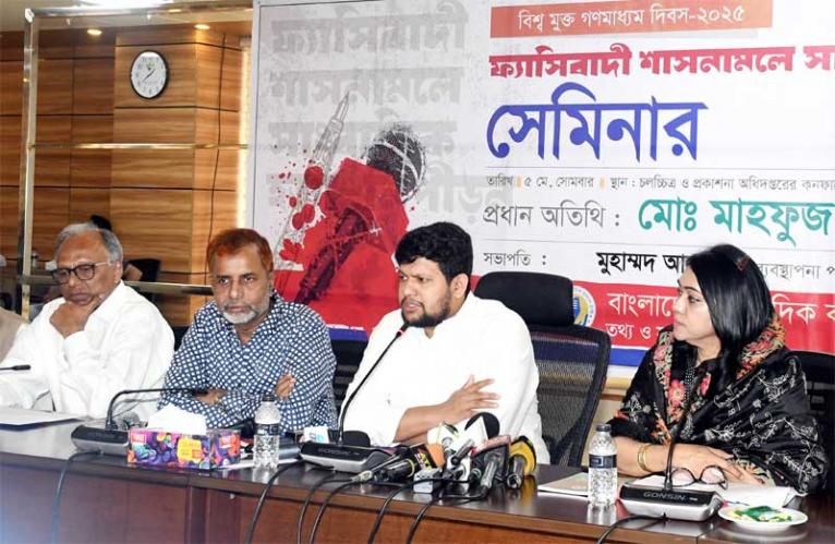 বিনা নোটিশে কোনো সাংবাদিককে চাকরি থেকে অব্যাহতি দেয়ার সুযোগ নেই : মাহফুজ আলম