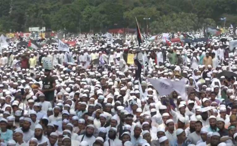মহাসমাবেশ থেকে বিক্ষোভ কর্মসূচির ডাক হেফাজতের