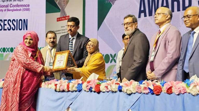 চিকিৎসা সেবায় অব্যবস্থাপনা নিয়ে ক্ষুব্ধ স্বাস্থ্য উপদেষ্টা
