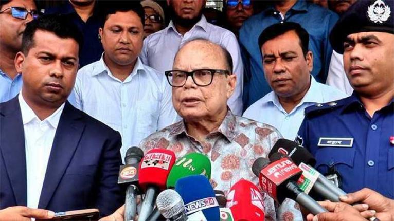 নারায়ণগঞ্জের বন্দরে খাদ্য গুদাম পরিদর্শন করেন, খাদ্য উপদেষ্টা
