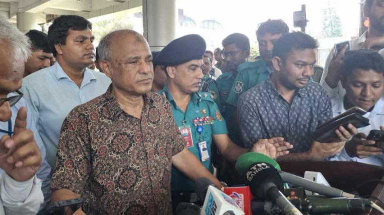 শেখ হাসিনাকে ফেরাতে ইন্টারপোলের মাধ্যমে চেষ্টা করা হচ্ছে