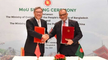 বাণিজ্য উপদেষ্টার সঙ্গে চীনের বাণিজ্য মন্ত্রীর বৈঠক : দুই সমঝোতা স্মারক স্বাক্ষর