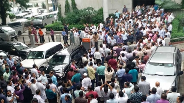 সচিবালয় অচল করে দেয়ার হুঁশিয়ারি কর্মকর্তা-কর্মচারীদের