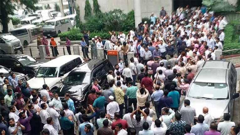 সচিবালয় অচল করে দেয়ার হুঁশিয়ারি কর্মকর্তা-কর্মচারীদের