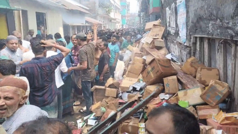 পটুয়াখালীর পুরান বাজারে ব্যবসা প্রতিষ্ঠানে অগ্নিকান্ডে ৬০ লাখ টাকার ক্ষয়ক্ষতি