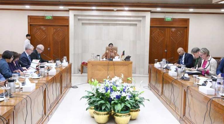 শ্রম সংস্কারের অগ্রগতি পশ্চিমা কূটনীতিকদের অবহিত করলেন লুৎফে সিদ্দিকী