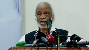 স্বৈরাচারী সরকার দেশের শিক্ষা ব্যবস্থা ধ্বংস করছে: মঈন খান