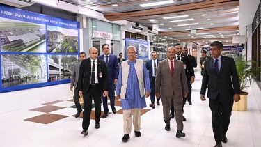 যুক্তরাজ্যের উদ্দেশে ঢাকা ছেড়েছেন প্রধান উপদেষ্টা