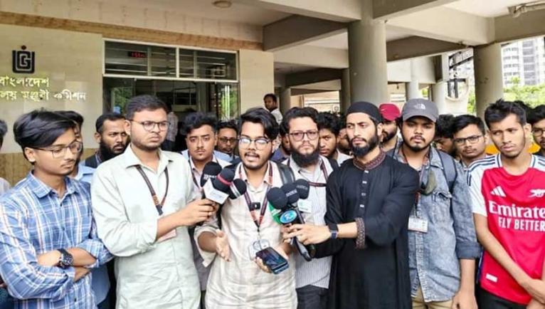 ইউনাইটেড ইন্টারন্যাশনাল ইউনিভার্সিটির অনিয়ম ও দুর্নীতি: প্রতিবাদে রাস্তায় নামছে শিক্ষার্থীরা