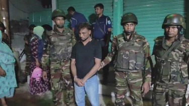 বন্দরে যৌথবাহিনীর অভিযানে মাদক ও দেশীয় অস্ত্রসহ আটক ২