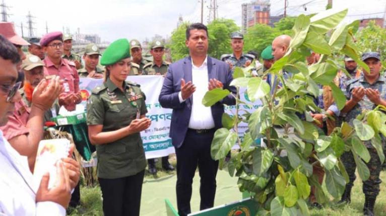 সিদ্ধিরগঞ্জে বাংলাদেশ আনসার ও ভিডিপির বৃক্ষরোপণ