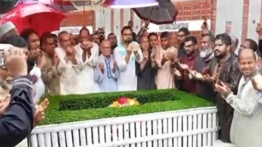 কোকোর কবর জিয়ারত করলেন রিজভী