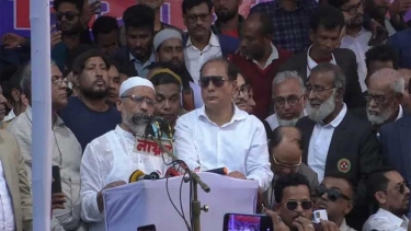 দীর্ঘ ১৭ বছর পর নেত্রকোনায় ঈদ উদযাপন করলেন বাবর