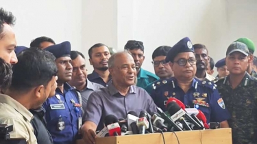 ট্রেনের শিডিউল বিপর্যয় নেই, দাবি স্বরাষ্ট্র উপদেষ্টার