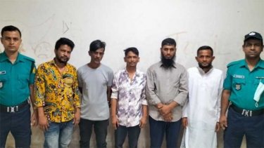 মোহাম্মদপুরে বিশেষ অভিযানে গ্রেপ্তার ৫