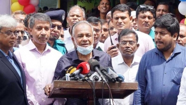 বছরে ১০ হাজার কোটি টাকার ফল আমদানি : কৃষি উপদেষ্টা