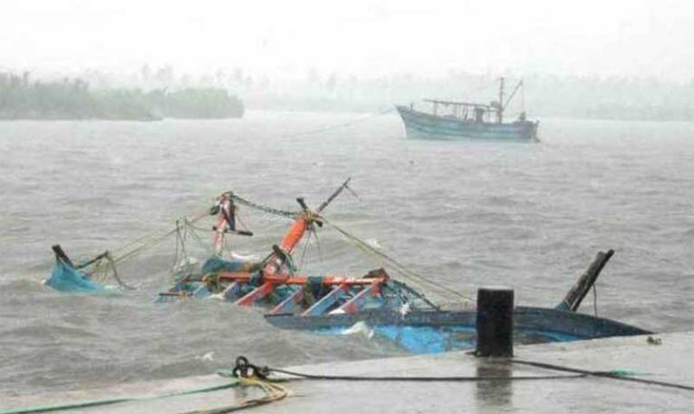 ইন্দোনেশিয়ার বালিতে ফেরিডুবি, নিখোঁজ ৪৩