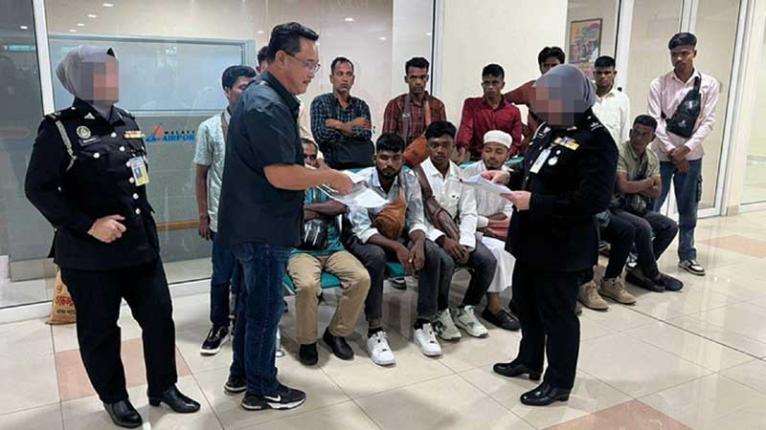 অবৈধভাবে মালয়েশিয়ায় প্রবেশের চেষ্টা, বিমানবন্দরে ১৫ বাংলাদেশি আটক