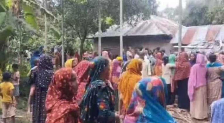 কুমিল্লায় একই পরিবারের ৩ জনকে পিটিয়ে হত্যা