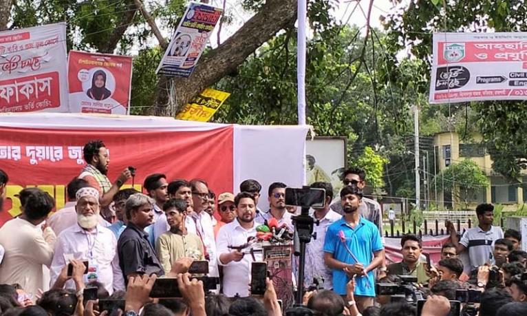 সীমান্তে হত্যা বন্ধ না হলে লং মার্চ : নাহিদ