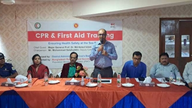 কক্সবাজার সৈকতে পর্যটকদের স্বাস্থ্যঝুঁকি নিরসনে প্রশিক্ষণ