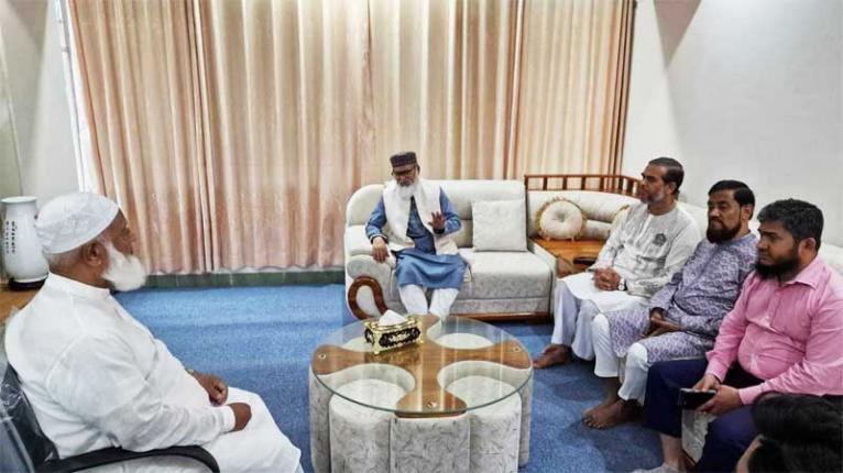 অসুস্থ জামায়াত আমিরের বাসায় ধর্ম উপদেষ্টা