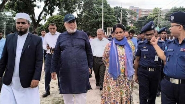 গোপালগঞ্জে ক্ষতিগ্রস্ত স্থান পরিদর্শনে দুই উপদেষ্টা