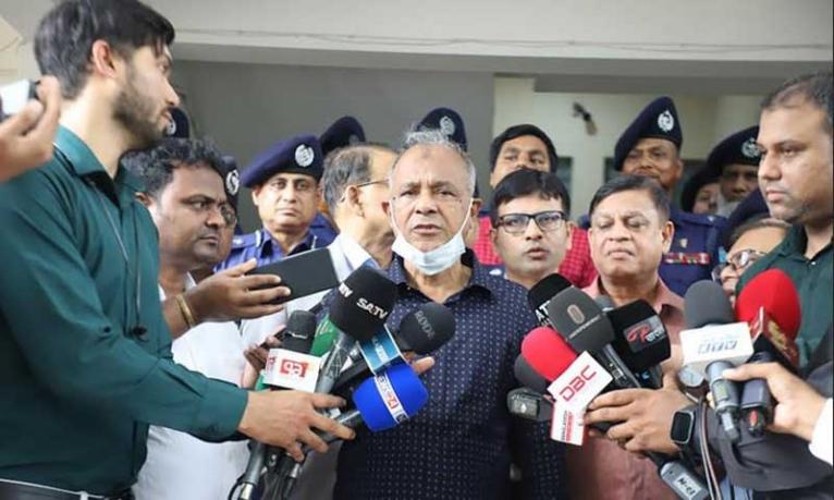 মিটফোর্ডে ব্যবসায়ী হত্যায় জড়িত সবাইকে আইনের আওতায় আনা হবে : স্বরাষ্ট্র উপদেষ্টা