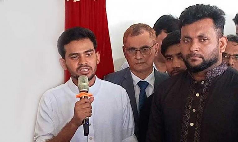 দেশের প্রতি উপজেলায় মিনি স্টেডিয়াম হবে : উপদেষ্টা আসিফ