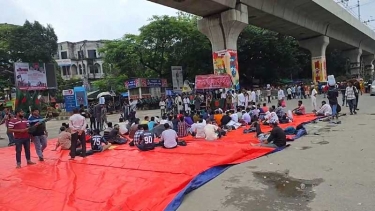 রাত পেরিয়ে সকালেও শাহবাগে ‘জুলাই যোদ্ধাদের’ অবস্থান
