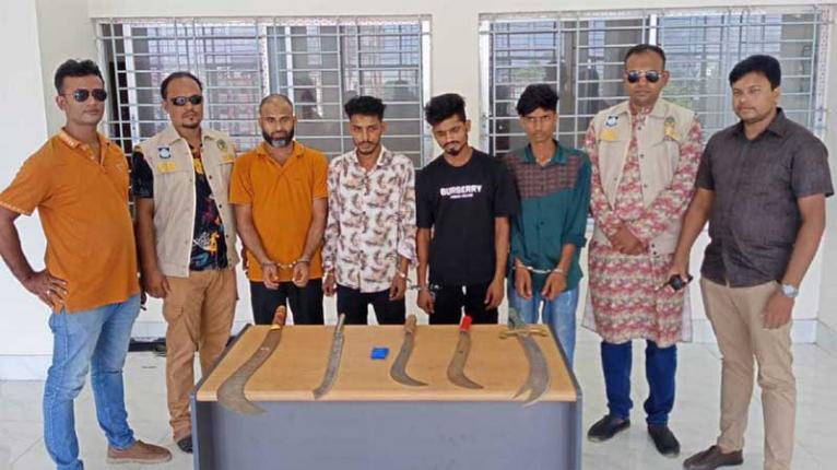 বরিশালে অস্ত্র-ইয়াবাসহ ‘মাদক সম্রাট’ রাসেল গ্রেফতার